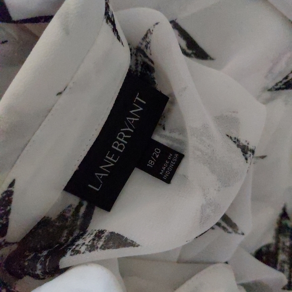 Lane Bryant Black & White Distressed Stars Plus Size 18/20 Button Up Blouse - Picture 13 of 13